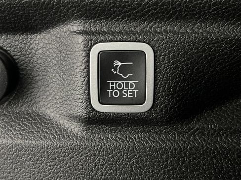 Used 2023 Jeep Grand Cherokee L Laredo image 26