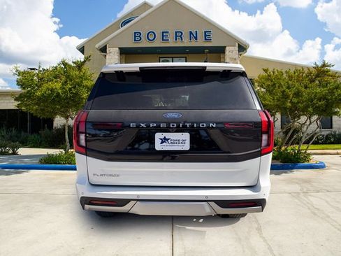 Used 2025 Ford Expedition Platinum w/ Platinum Ultimate Package AWD/4WD image 4