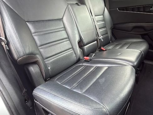 Used 2019 Kia Sorento EX FWD image 29