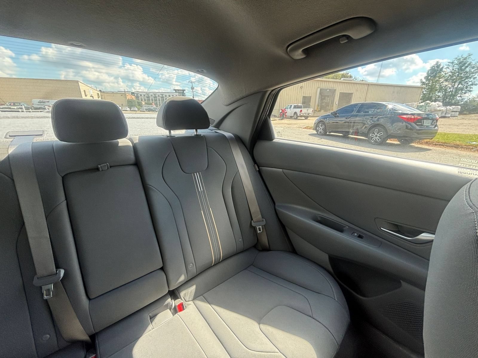 Used 2025 Hyundai Elantra SEL FWD image 38