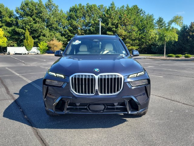Used 2023 BMW X7 xDrive40i w/ M Sport Package AWD/4WD image 2