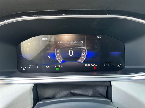 Used 2025 Volkswagen Taos SE image 19