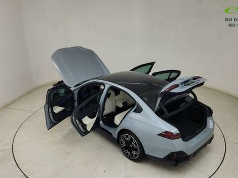 Used 2026 BMW i5 eDrive40 w/ M Sport Package RWD image 33