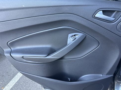 Used 2017 Ford Escape Titanium image 30