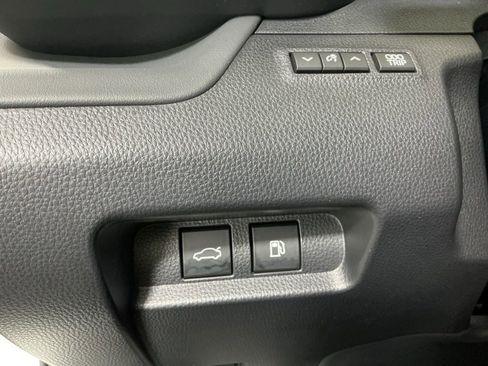 Used 2023 Toyota Crown Platinum image 22