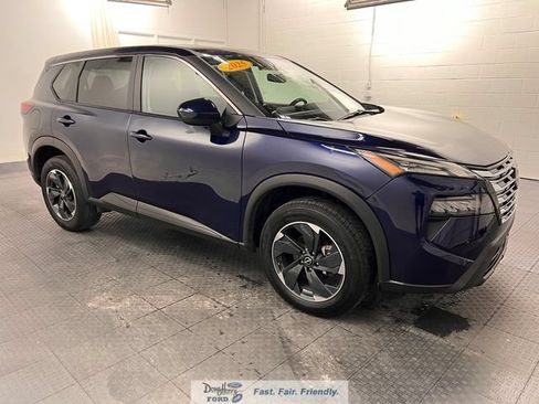 Used 2025 Nissan Rogue SV AWD/4WD image 3