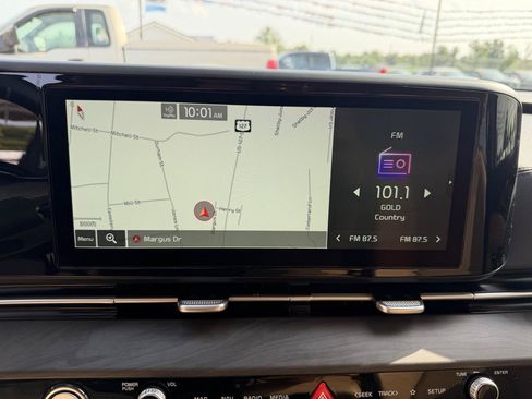 Used 2022 Kia Carnival EX FWD image 35