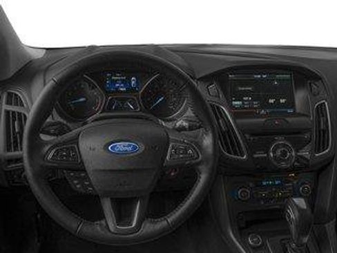 Used 2016 Ford Focus SE FWD image 2