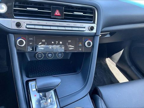 Used 2025 Genesis G70 2.5T image 25