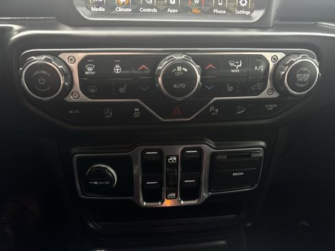 Used 2021 Jeep Wrangler Unlimited Sahara image 18