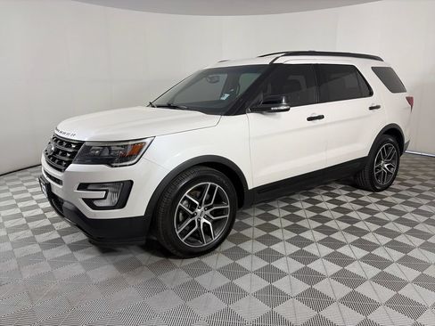 Used 2016 Ford Explorer Sport w/ Equipment Group 401A AWD/4WD image 3