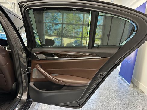 Used 2018 BMW M550i xDrive image 32