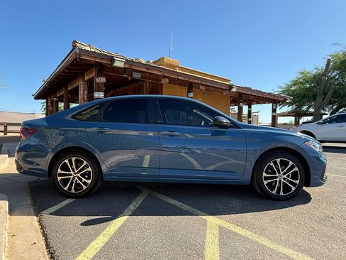 Used 2025 Volkswagen Jetta Sport image 8