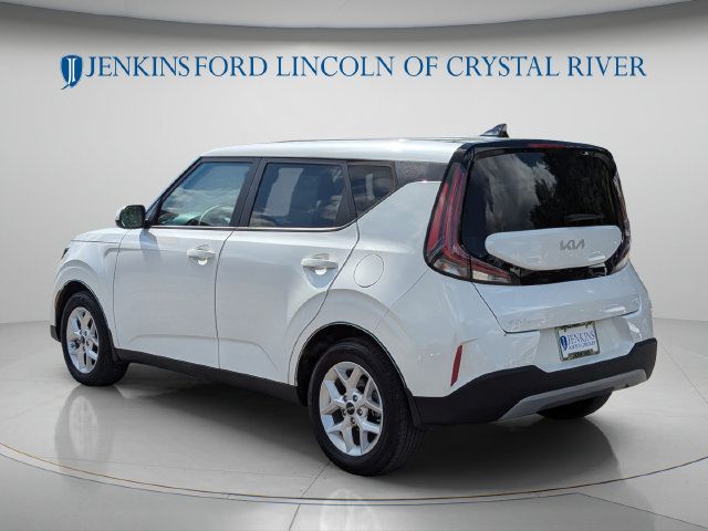 Used 2024 Kia Soul LX w/ Option Group 015 FWD image 10