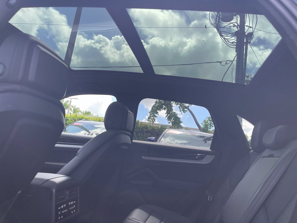 Used 2025 Porsche Cayenne w/ Premium Package Plus AWD/4WD image 11