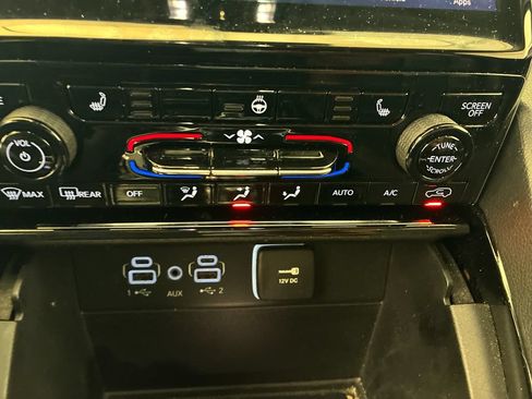 Used 2023 Jeep Grand Cherokee L Limited AWD/4WD image 21