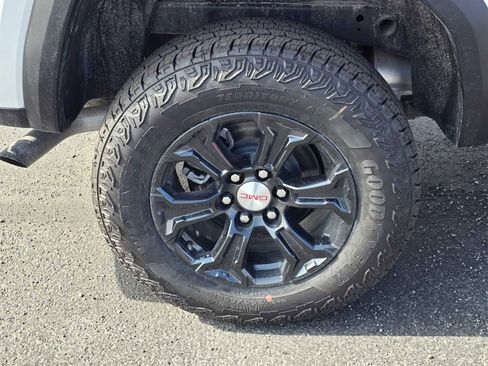 New 2024 GMC Canyon Elevation w/ Convenience Package image 9