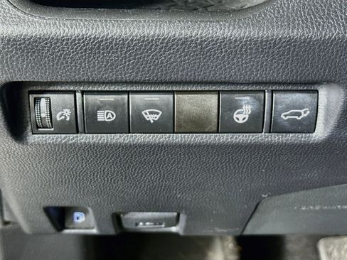 Used 2021 Toyota RAV4 XLE Premium AWD/4WD image 9