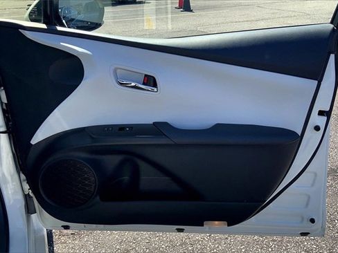 Used 2017 Toyota Prius Prime Premium image 18