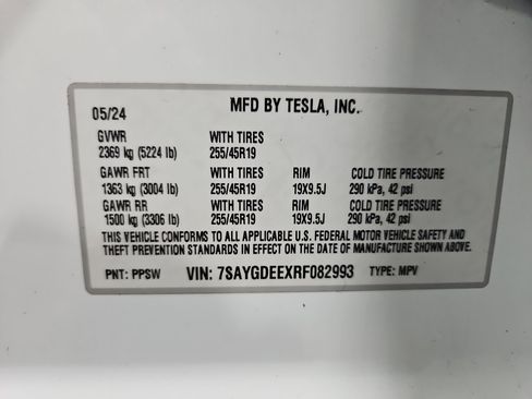 Used 2024 Tesla Model Y Long Range AWD/4WD image 26