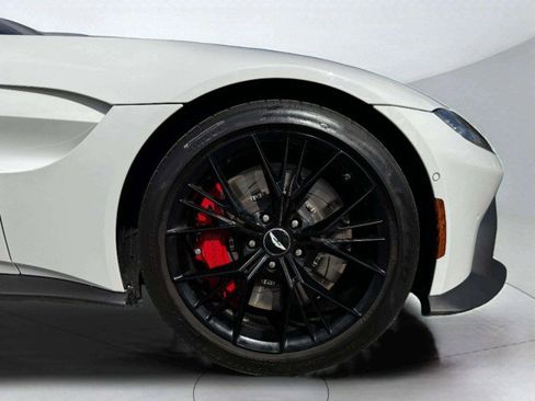 Used 2023 Aston Martin V8 Vantage Coupe image 43