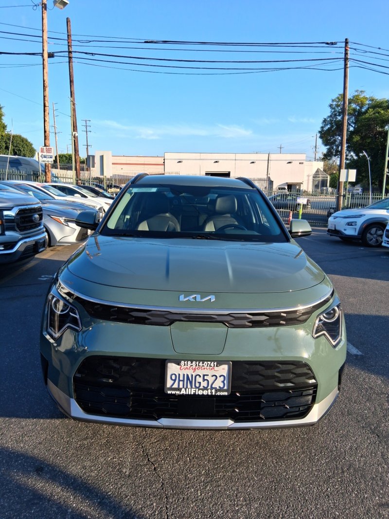 Used 2023 Kia Niro Wind w/ Wind Preserve Package FWD image 2