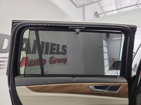 Certified 2025 Volkswagen Atlas SE w/ Panoramic Sunroof Package image 35
