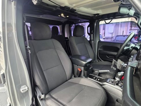 Used 2022 Jeep Gladiator Sport image 27