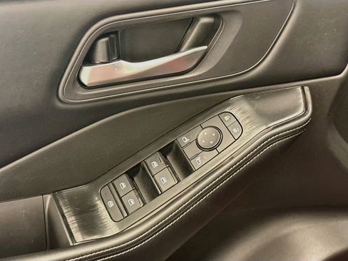 Used 2025 Nissan Rogue SV AWD/4WD image 15