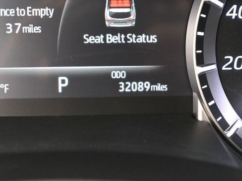 Used 2023 Toyota Highlander XLE AWD/4WD image 19