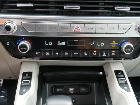Certified 2022 Kia Telluride SX w/ Nightfall Edition Package AWD/4WD image 23