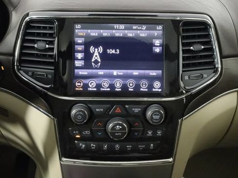 Used 2021 Jeep Grand Cherokee Overland AWD/4WD image 29