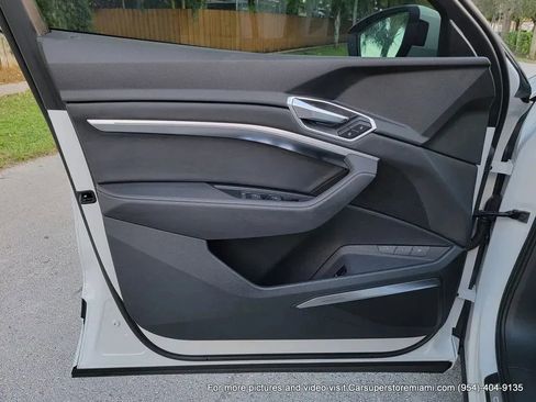 Used 2021 Audi e-tron Premium Plus w/ Premium Plus Package image 37