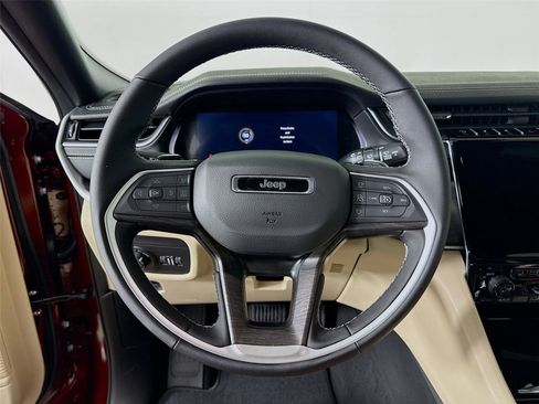 New 2025 Jeep Grand Cherokee Limited image 12