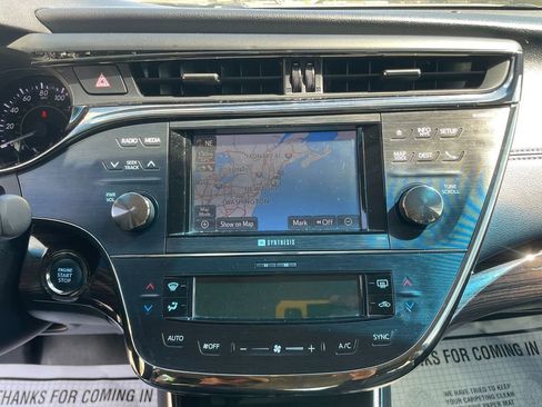 Used 2013 Toyota Avalon Limited w/ Technology Pkg FWD image 17