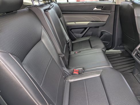 Used 2023 Volkswagen Atlas SE w/ Panoramic Sunroof Package FWD image 14