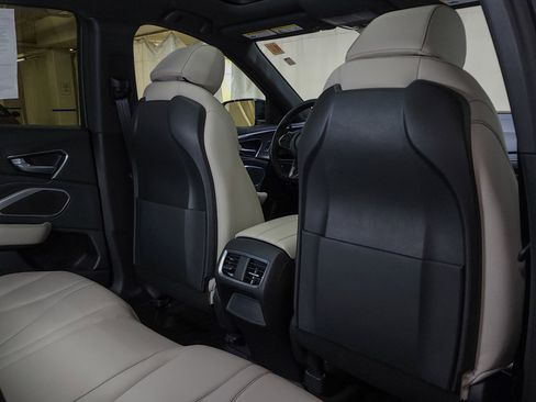 Used 2025 Acura RDX SH-AWD image 45