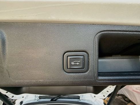 Used 2023 GMC Terrain AT4 w/ LPO, Floor Liner Package AWD/4WD image 33