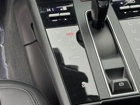 Used 2025 Porsche Macan image 23