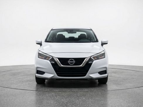Used 2025 Nissan Versa SV FWD image 2