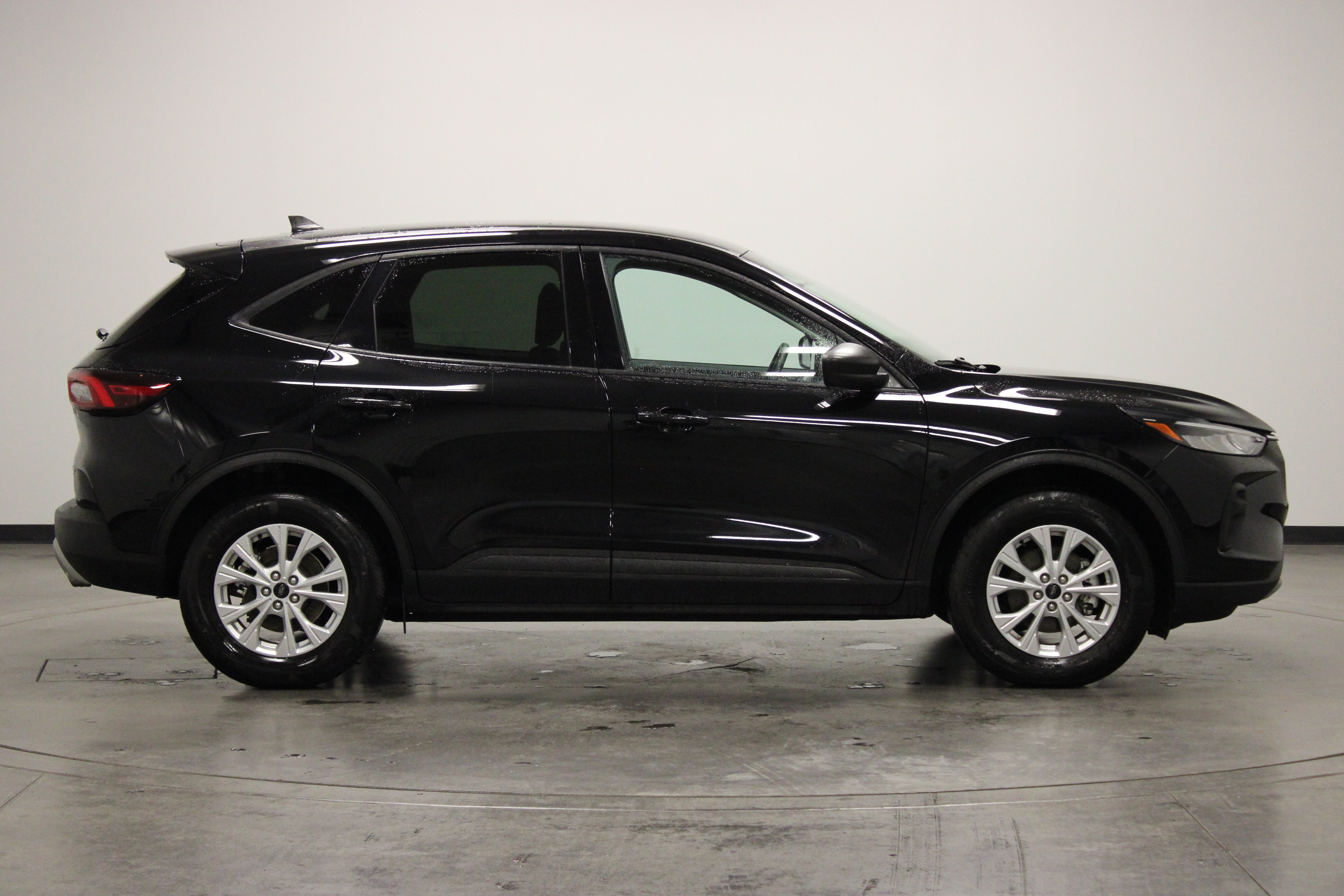 Used 2025 Ford Escape Active AWD/4WD image 9
