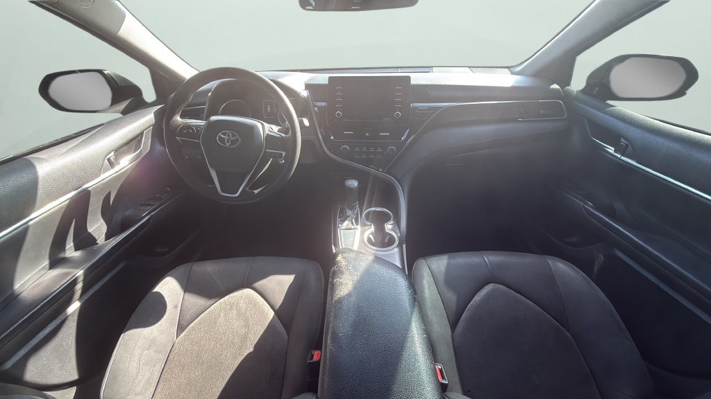 Used 2021 Toyota Camry LE FWD image 5
