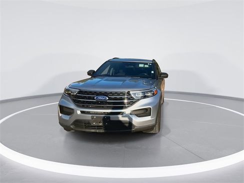 Used 2020 Ford Explorer XLT w/ Comfort Package image 3