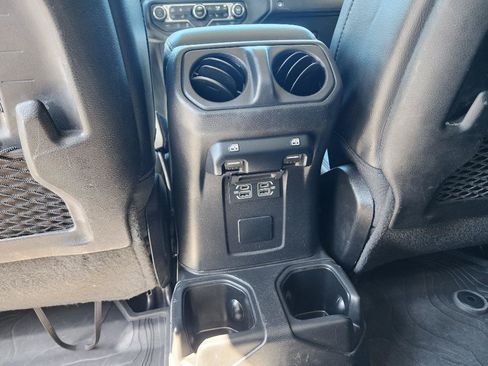 Used 2022 Jeep Gladiator Rubicon w/ Cold Weather Group AWD/4WD image 10