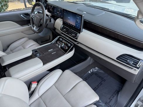 Used 2022 Lincoln Navigator Reserve image 33