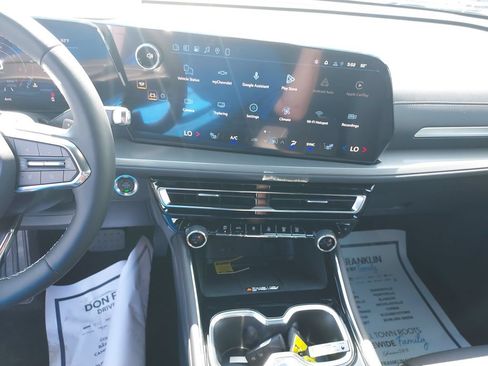 New 2027 Chevrolet Traverse LT w/ Midnight/Sport Edition FWD image 20