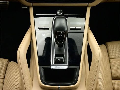 Used 2023 Porsche Cayenne S Platinum w/ Assistance Package image 7