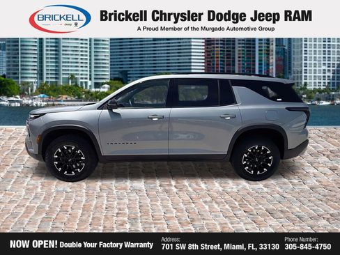 Used 2025 Chevrolet Traverse Z71 AWD/4WD image 2
