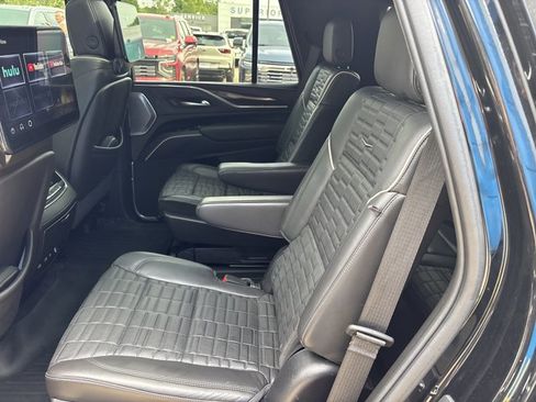 Used 2022 Cadillac Escalade Sport Platinum AWD/4WD image 17