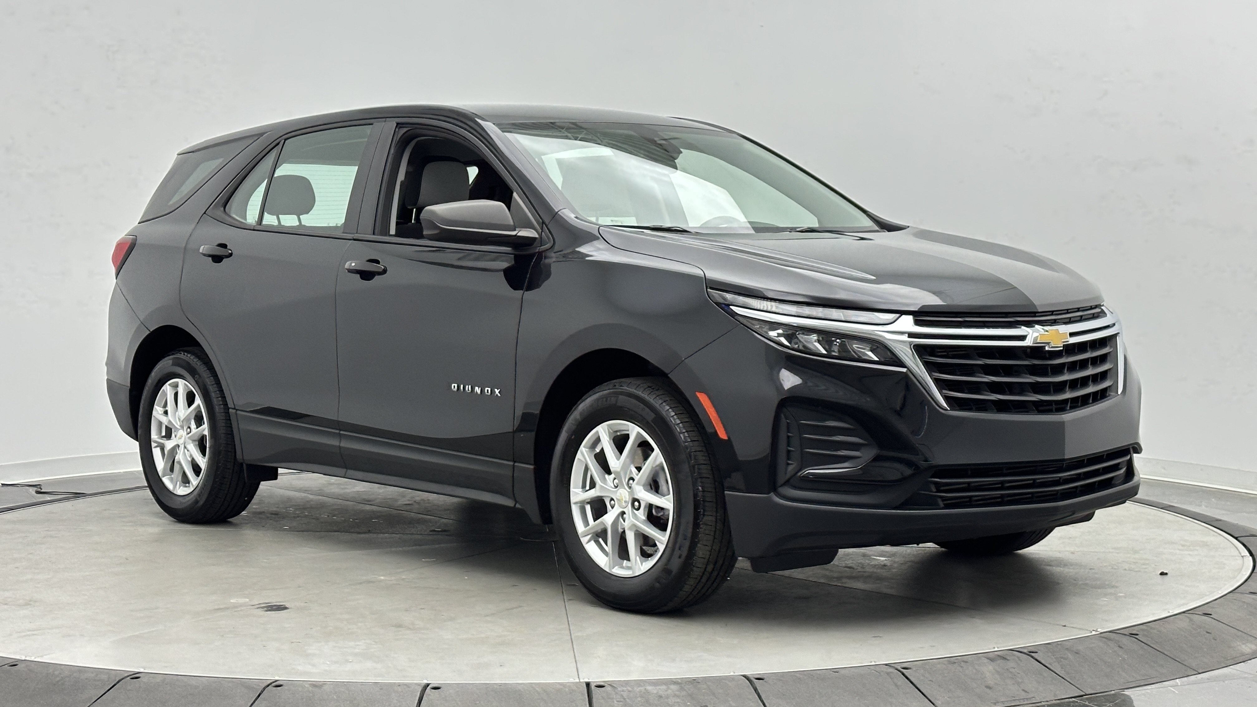 Used 2024 Chevrolet Equinox LS FWD image 3